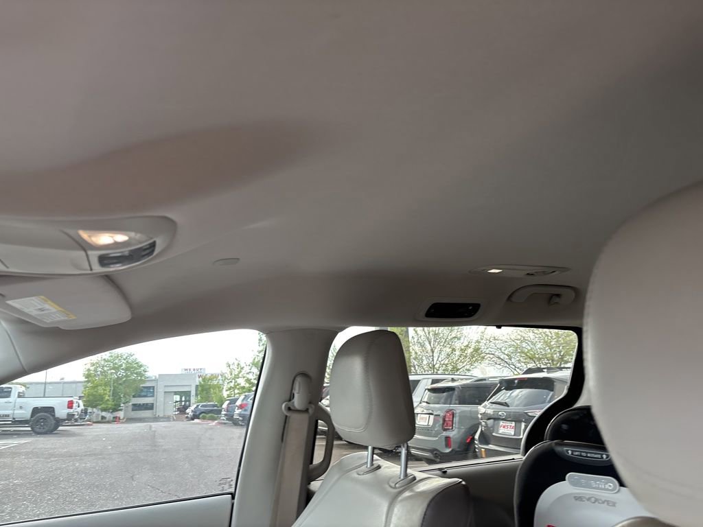 Used 2017 Chrysler Pacifica Touring-L image 18