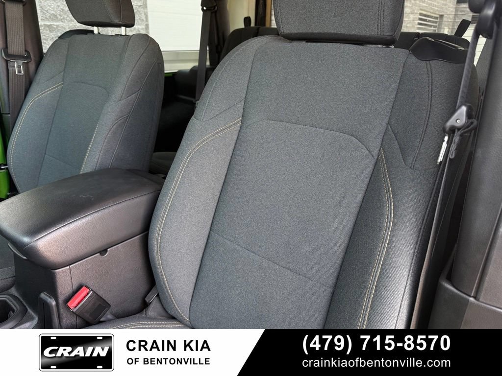 Used 2025 Jeep Wrangler Sport AWD/4WD image 22