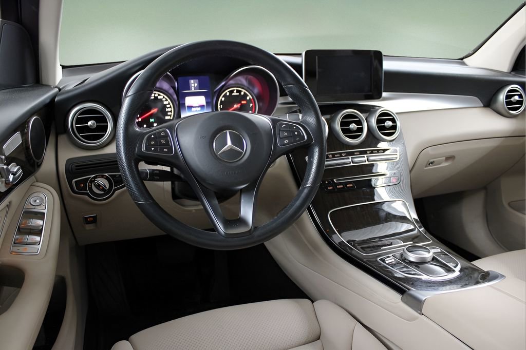 Used 2019 Mercedes-Benz GLC 300 4MATIC image 14