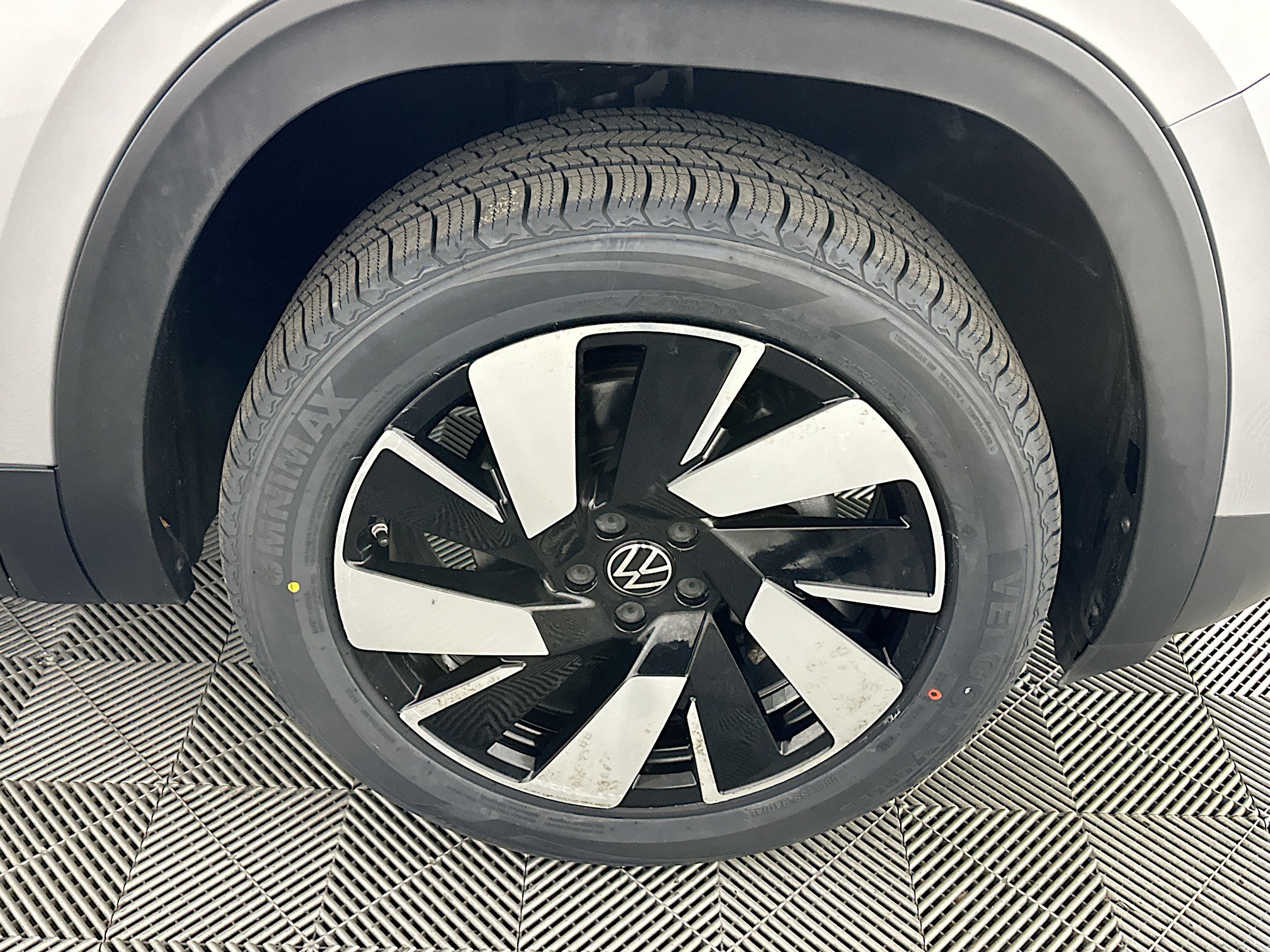 Used 2024 Volkswagen Atlas Cross Sport SE image 11