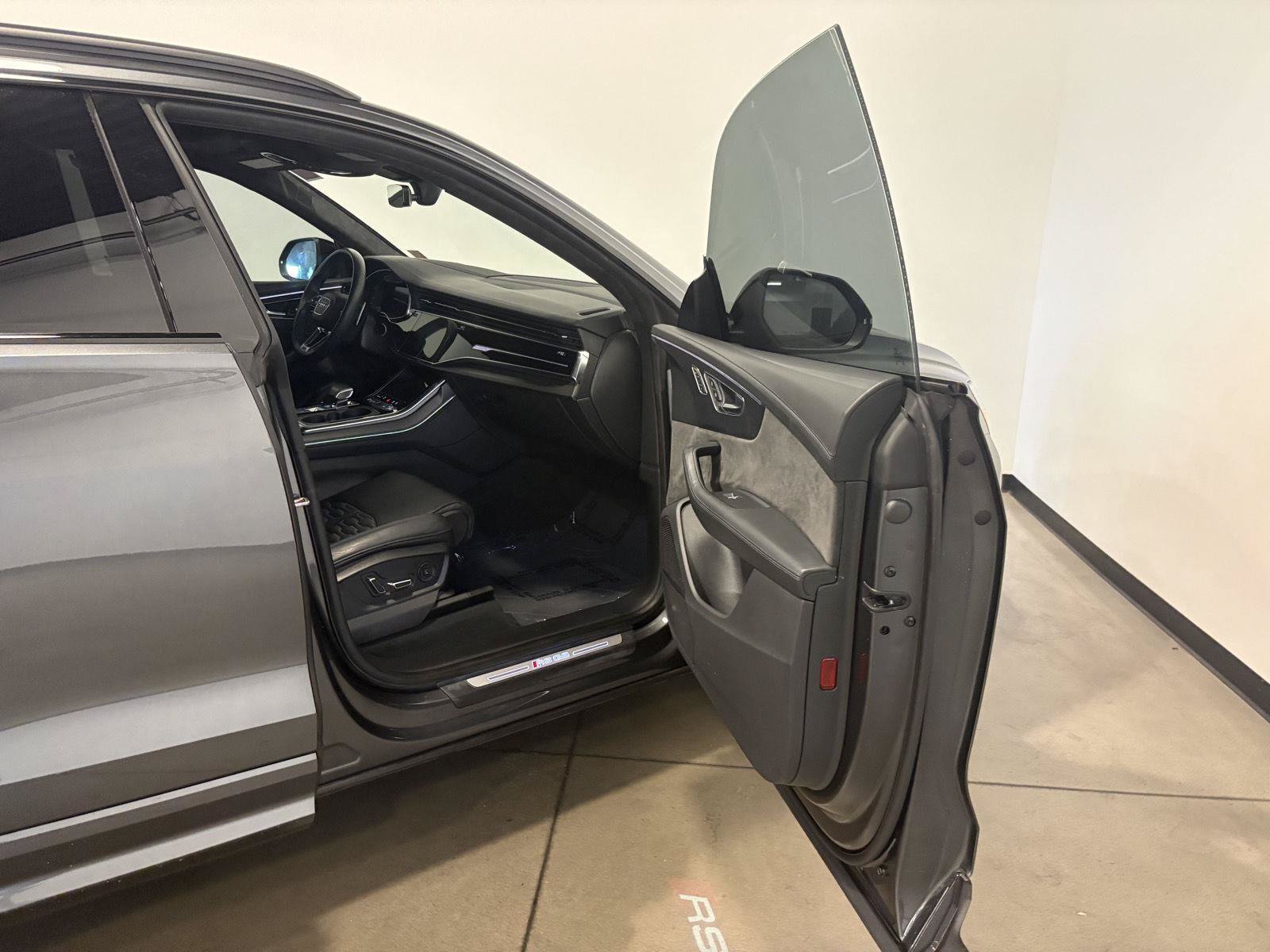 Used 2022 Audi RS Q8 AWD/4WD image 49