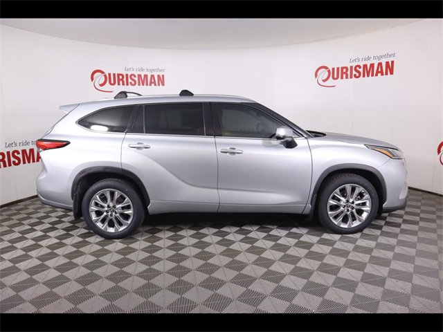 Used 2023 Toyota Highlander Limited image 14