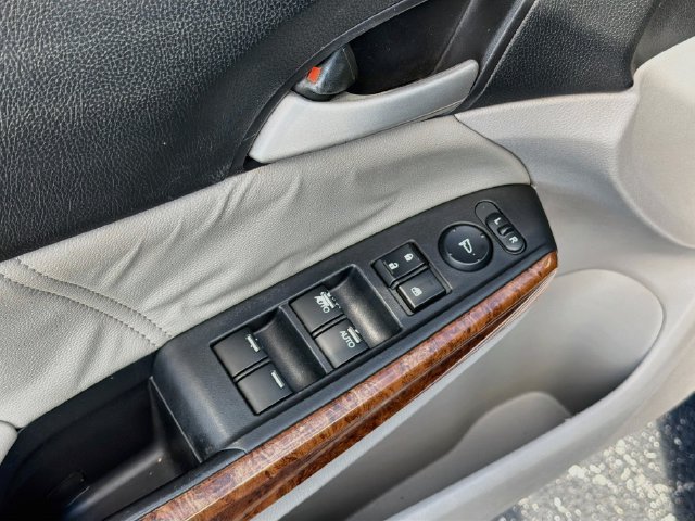 Used 2011 Honda Accord EX-L image 16