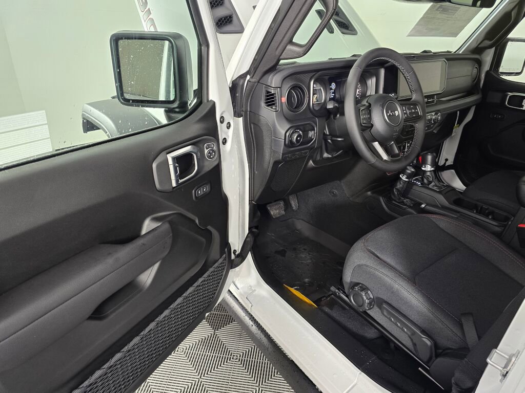 New 2026 Jeep Wrangler Unlimited Rubicon w/ Steel Bumper Group image 18