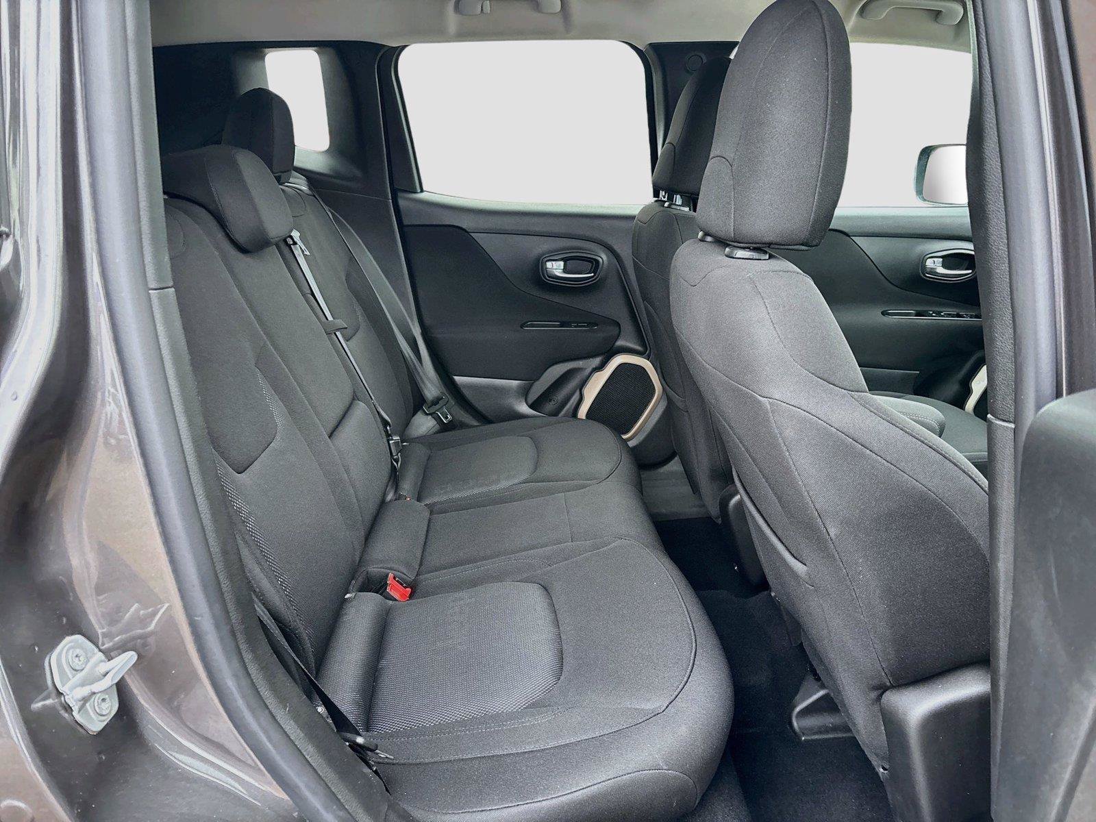 Used 2017 Jeep Renegade Latitude w/ Popular Equipment Group AWD/4WD image 27
