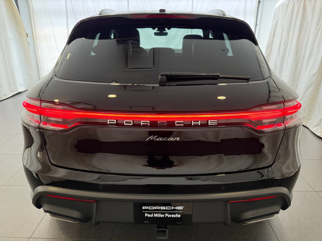 Certified 2026 Porsche Macan AWD/4WD image 8