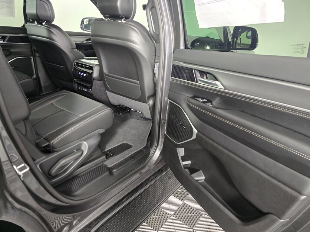 New 2026 Jeep Grand Wagoneer 4WD image 40