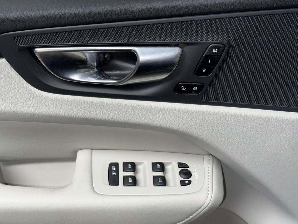 Used 2025 Volvo XC60 T8 Plus w/ Climate Package image 21