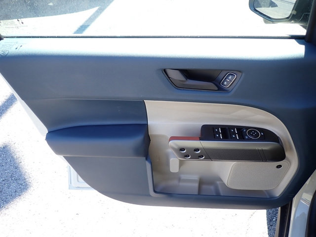 New 2025 Ford Maverick Lariat w/ 4K Tow Package image 14