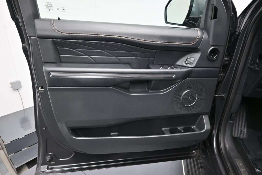 Used 2024 Ford Expedition Platinum AWD/4WD image 9