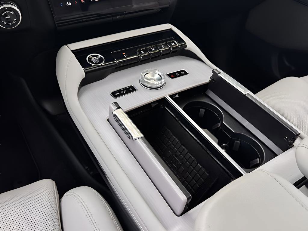 Used 2025 Lincoln Navigator L Reserve image 13