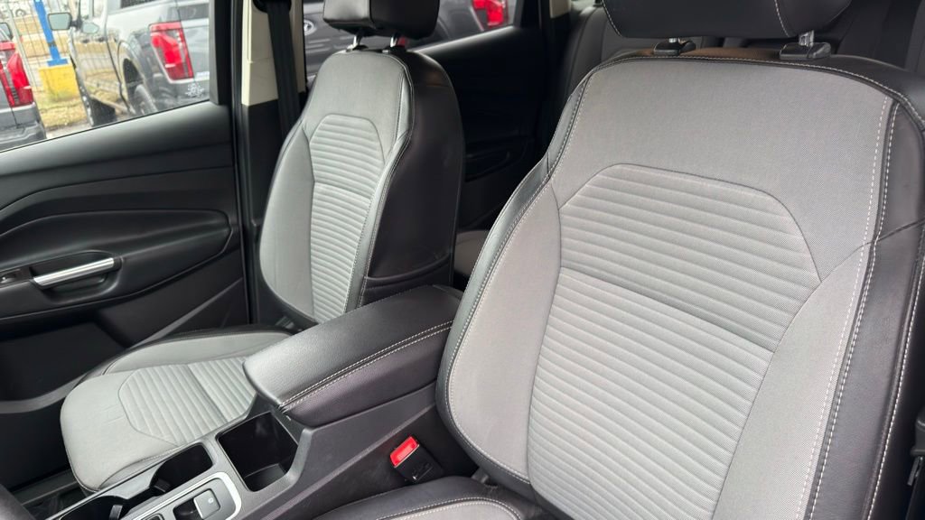 Used 2017 Ford Escape SE w/ SE Sport Appearance Package image 11