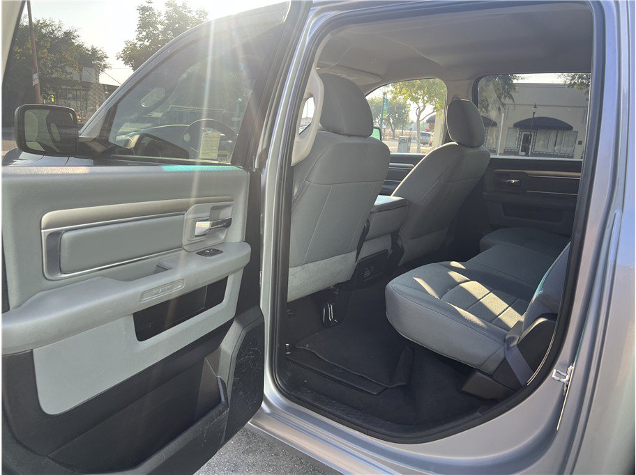 Used 2019 RAM 1500 Classic SLT RWD image 11