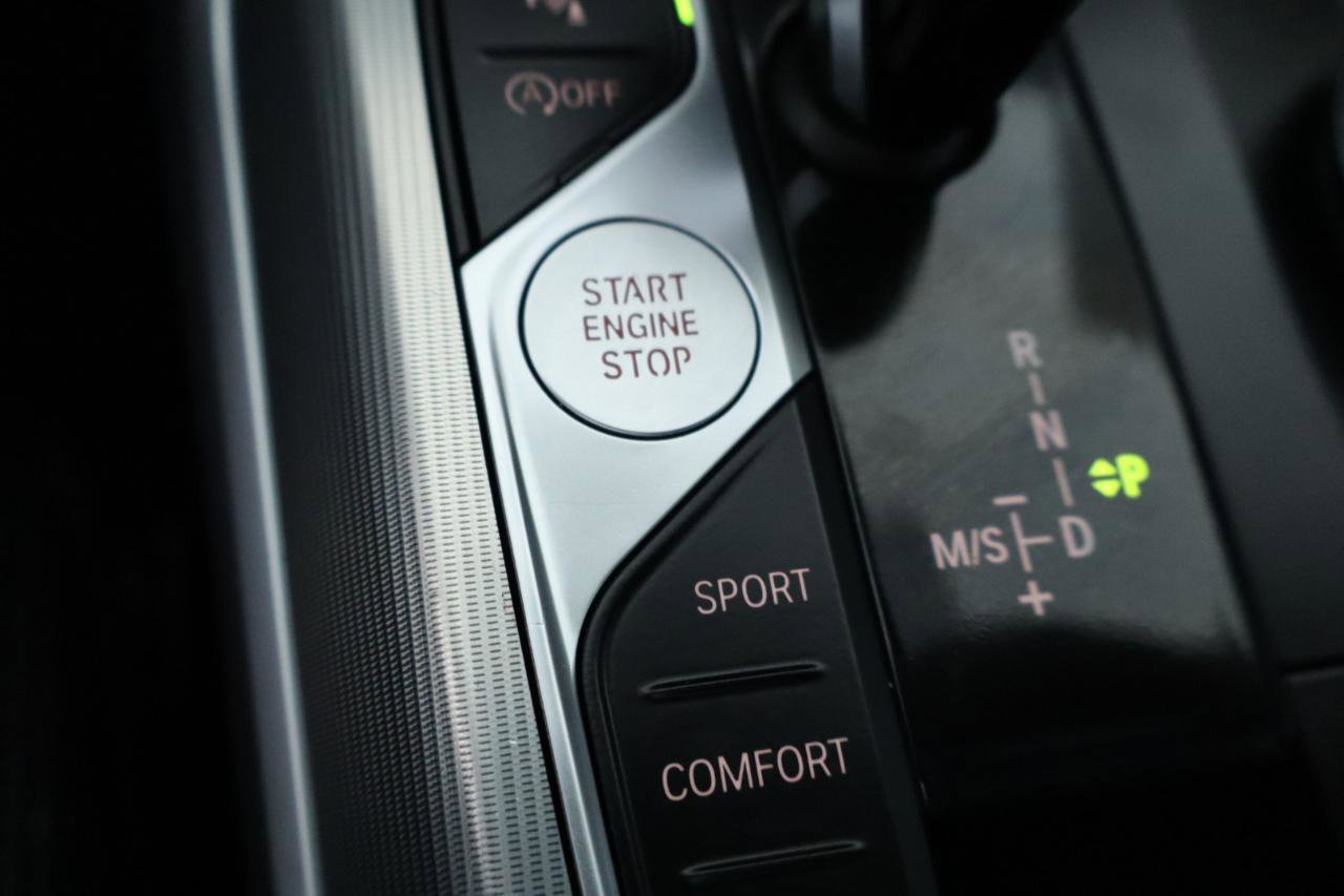 Used 2020 BMW 330i Sedan w/ M Sport Package image 26