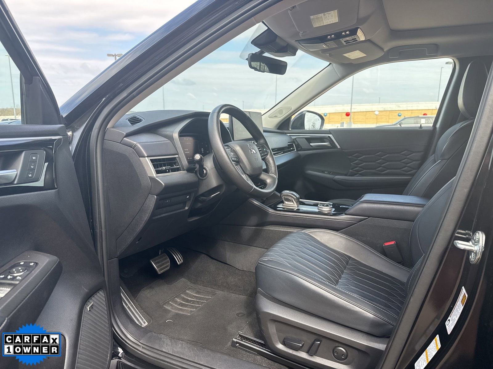 Used 2025 Mitsubishi Outlander SEL image 12