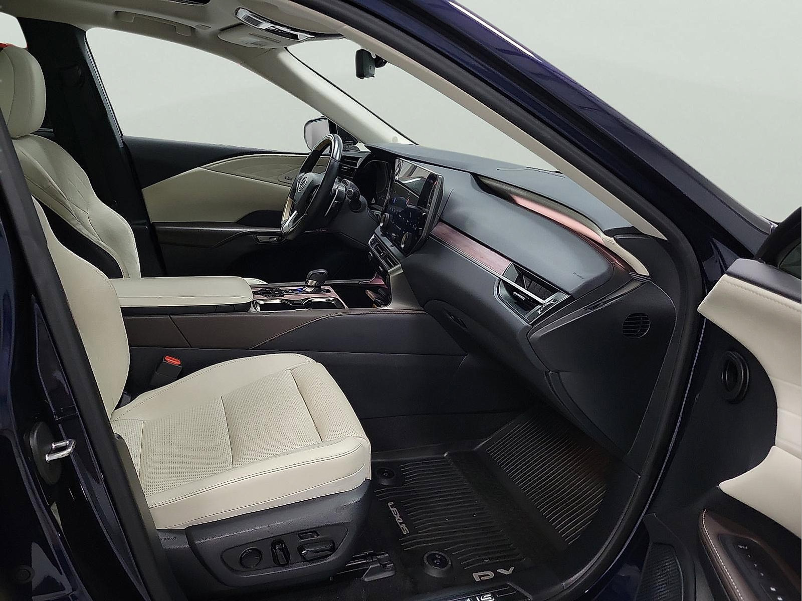 Used 2025 Lexus RX 450h AWD w/ Luxury Package image 14
