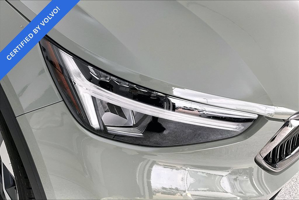 Certified 2025 Volvo XC40 B5 Plus AWD/4WD image 39