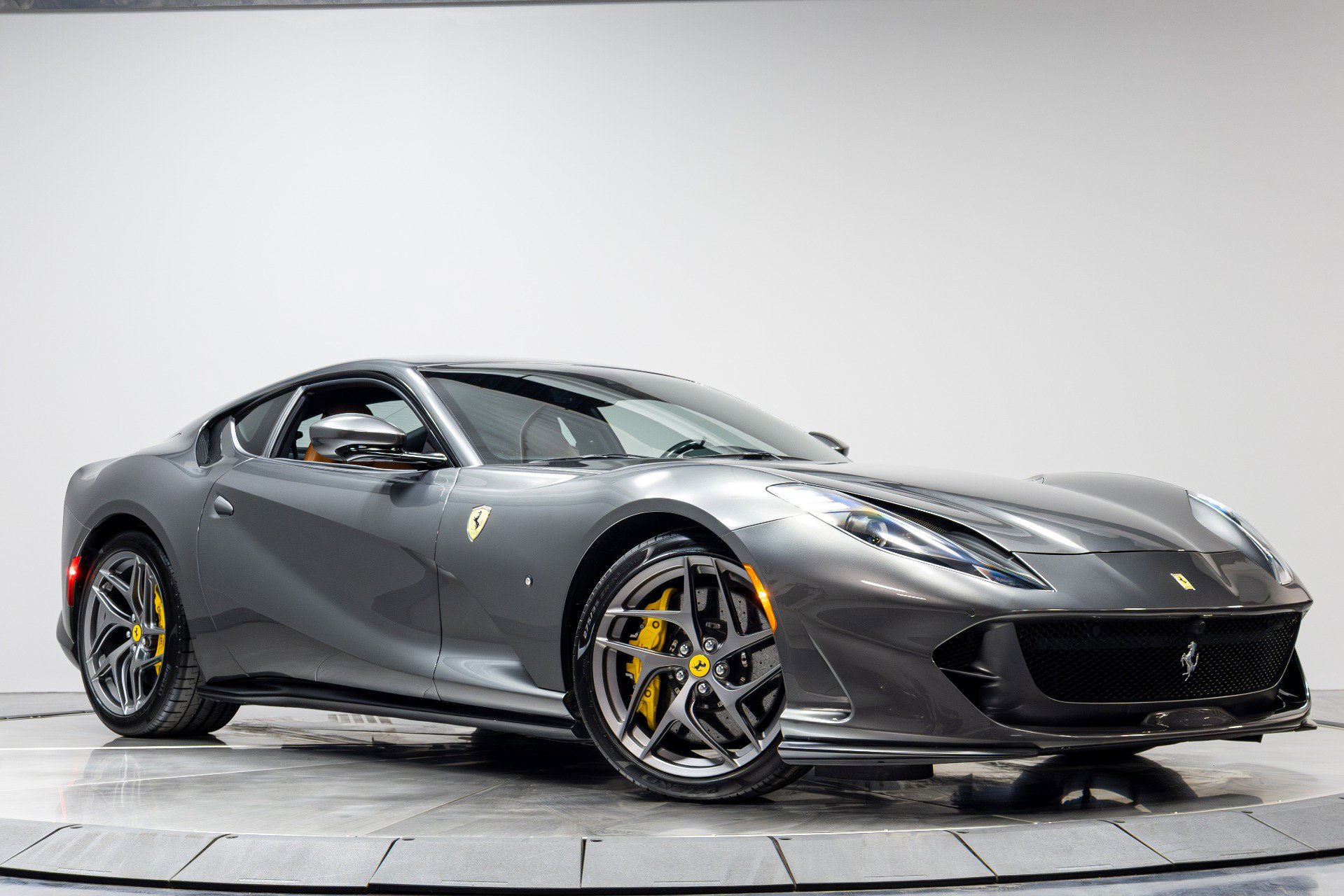 Used 2020 Ferrari 812 Superfast RWD image 44