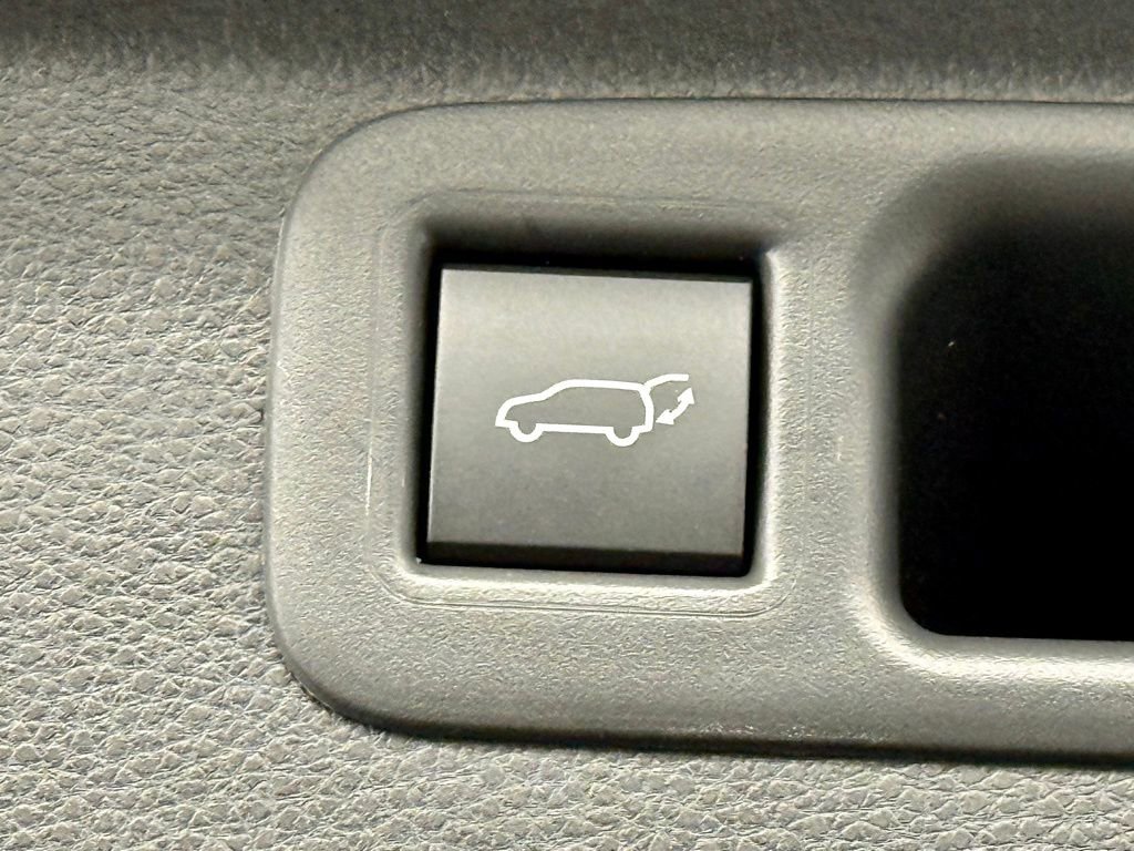 Used 2026 Toyota Highlander Platinum AWD/4WD image 16