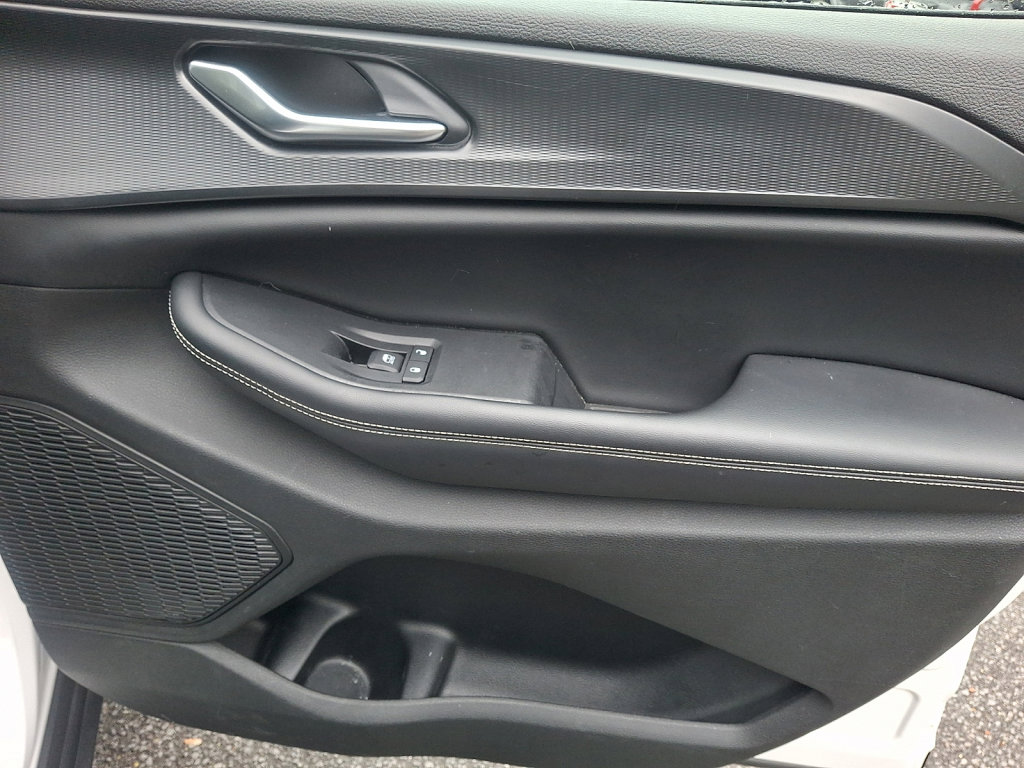 Used 2023 Jeep Grand Cherokee Altitude AWD/4WD image 10