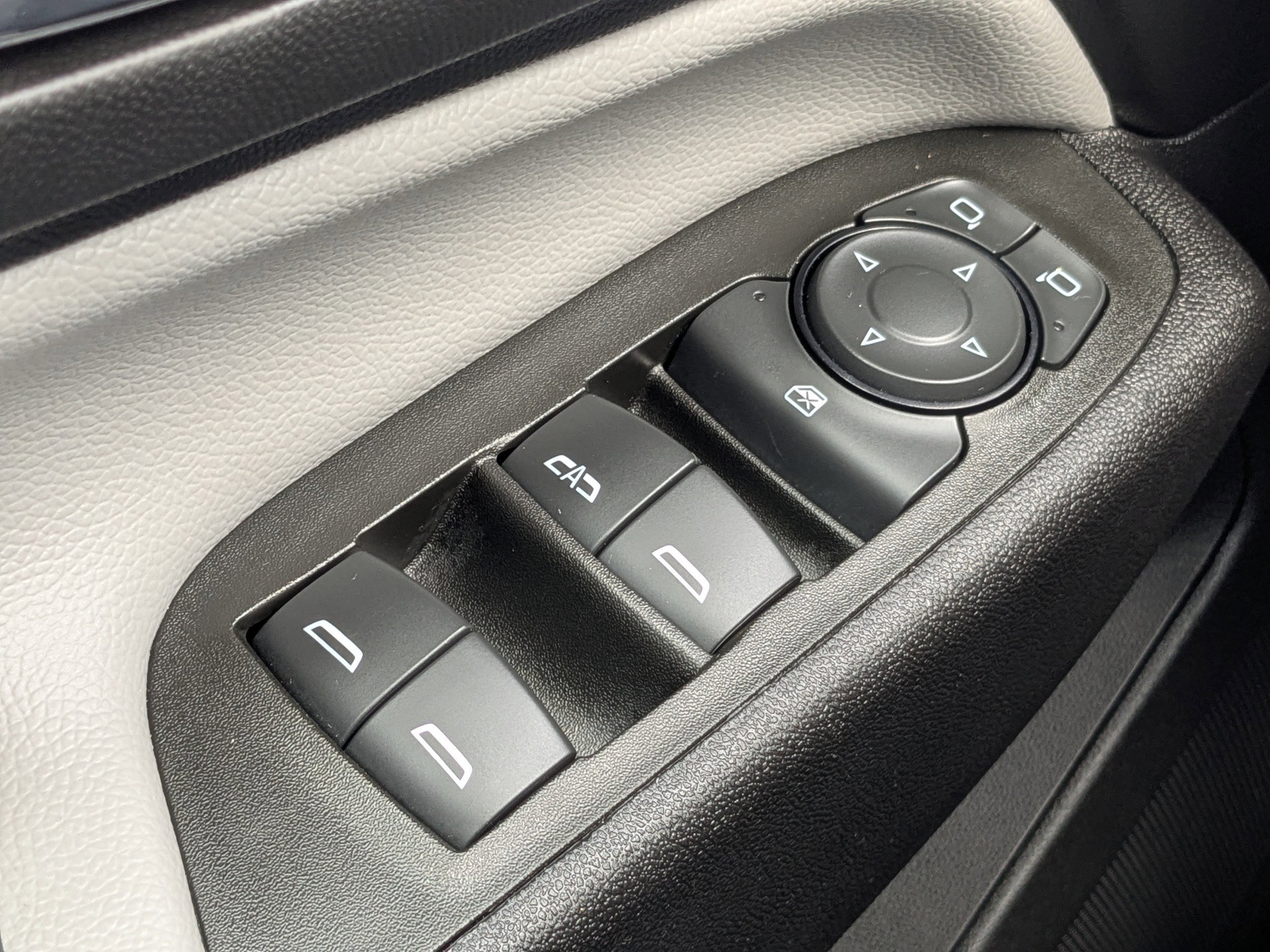 Used 2024 Chevrolet Equinox LS w/ LS Convenience Package image 23