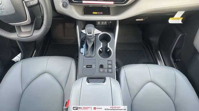 New 2026 Toyota Highlander XLE image 9