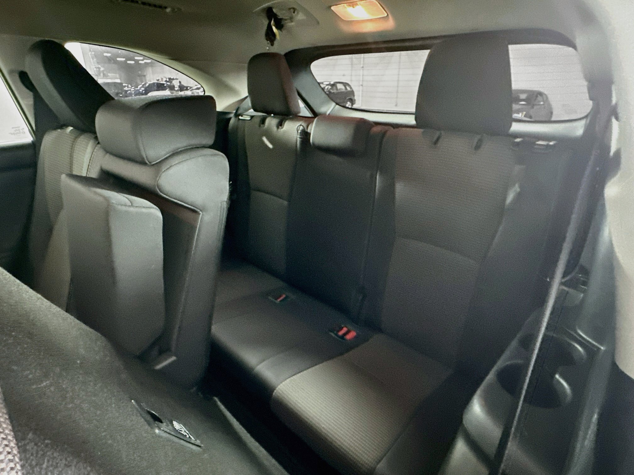 Used 2021 Toyota Highlander LE AWD/4WD image 28