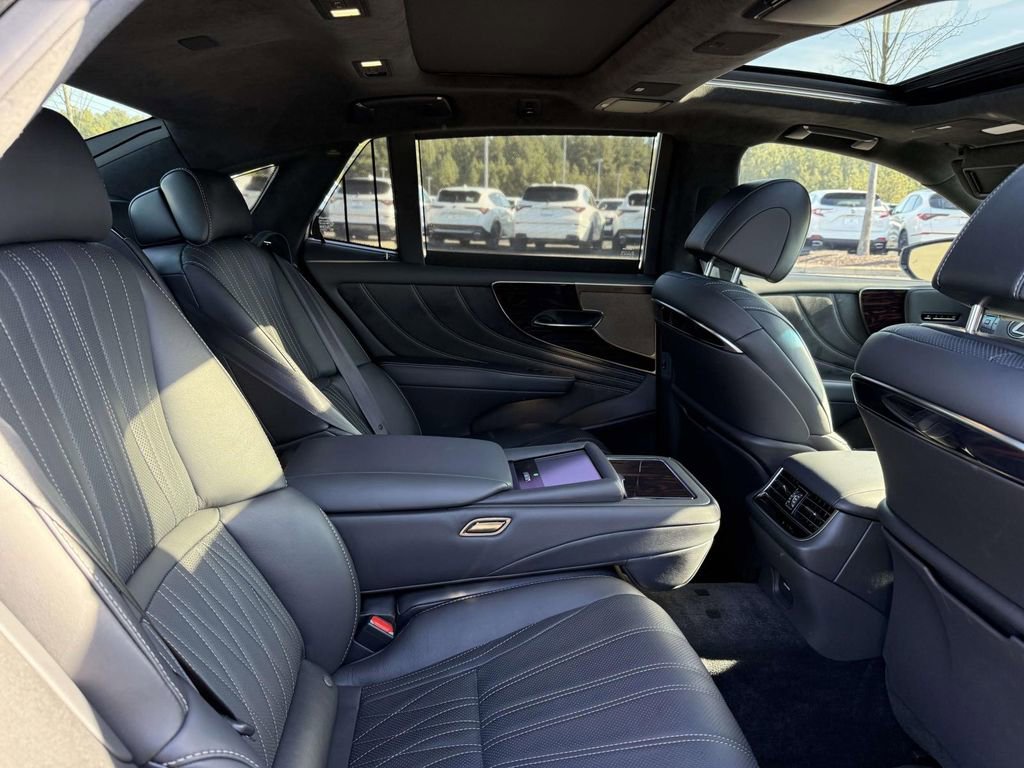 Used 2023 Lexus LS 500 Luxury w/ Luxury Package image 17