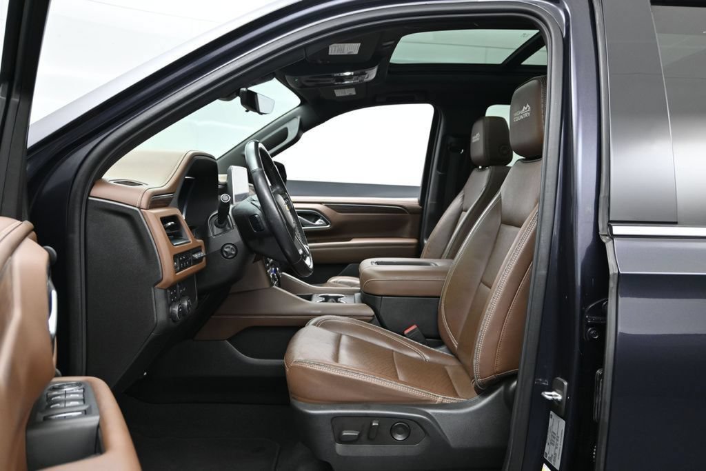 Used 2022 Chevrolet Tahoe High Country w/ Premium Package 2 AWD/4WD image 17