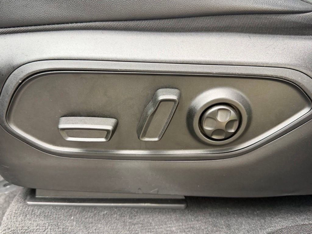 Certified 2025 Jeep Grand Cherokee Altitude AWD/4WD image 22
