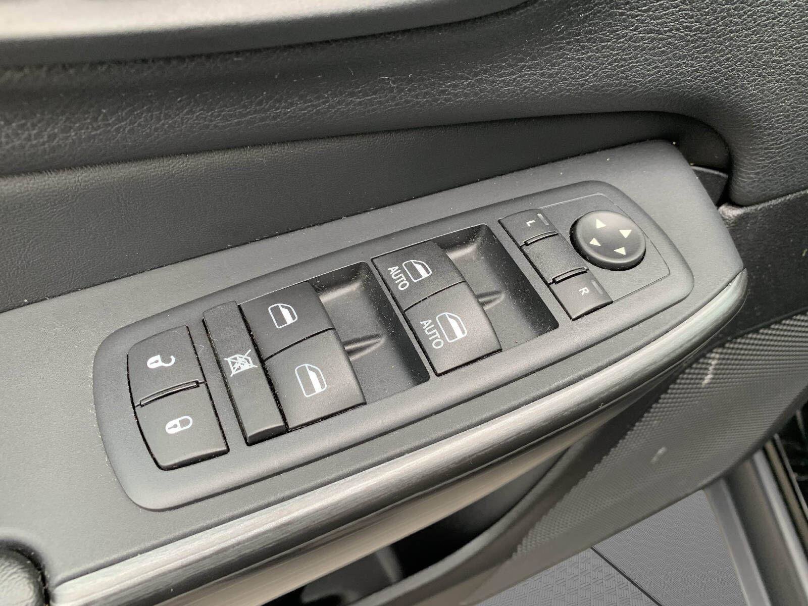 Used 2017 Jeep Cherokee 75th Anniversary AWD/4WD image 8