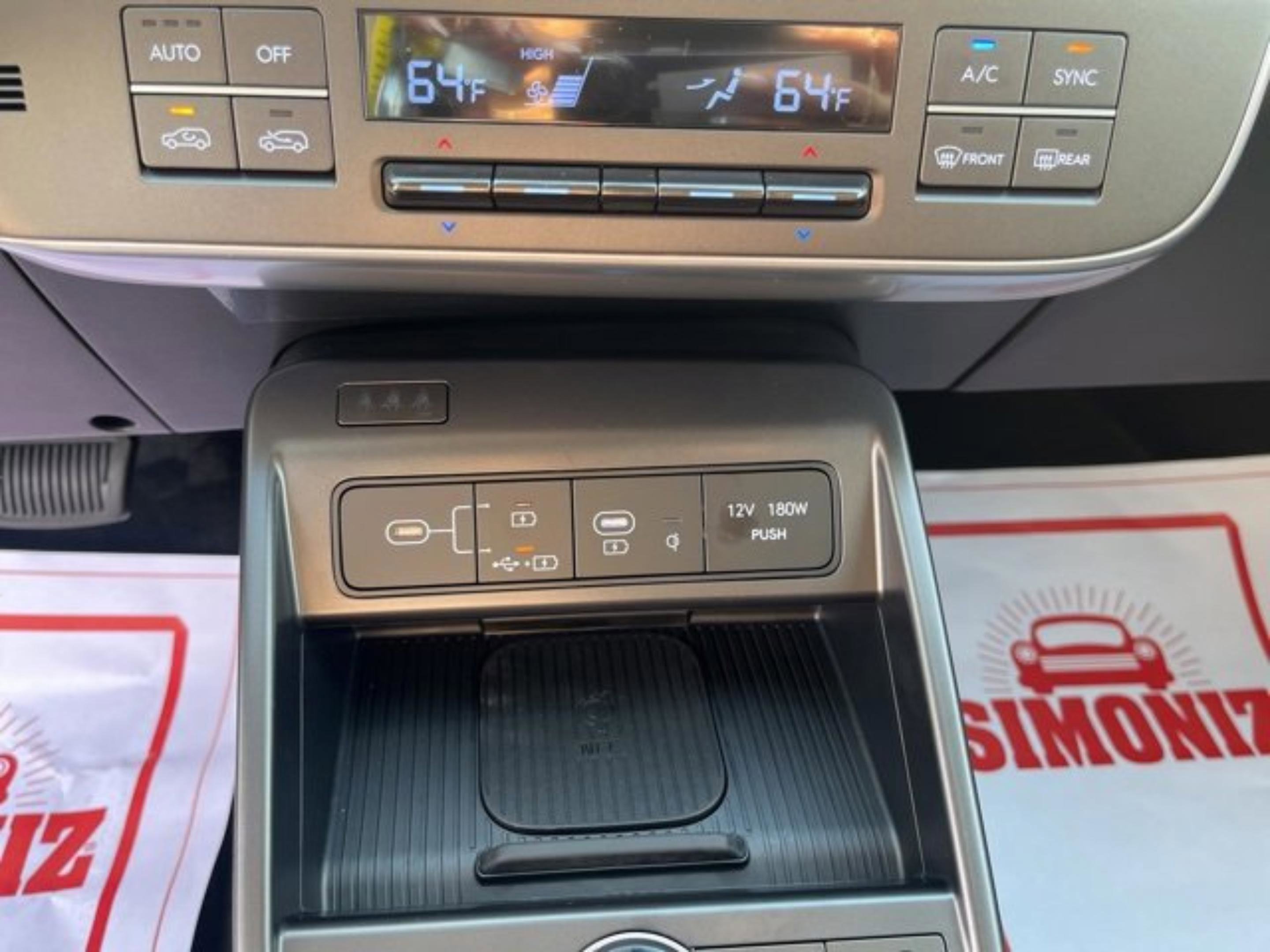 Certified 2025 Hyundai Kona SEL AWD/4WD image 16