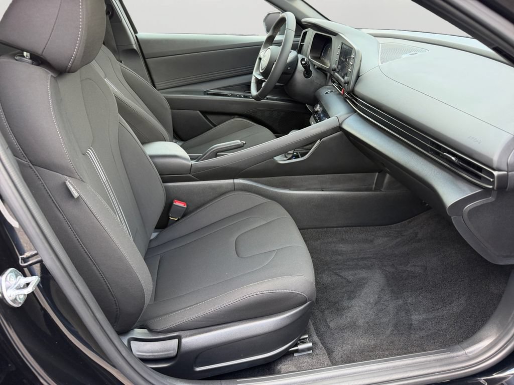 Used 2025 Hyundai Elantra Sport FWD image 8
