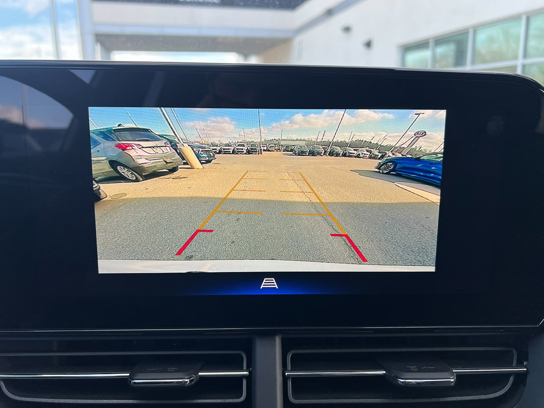 Used 2025 Chevrolet Trax RS w/ Sunroof Package image 21