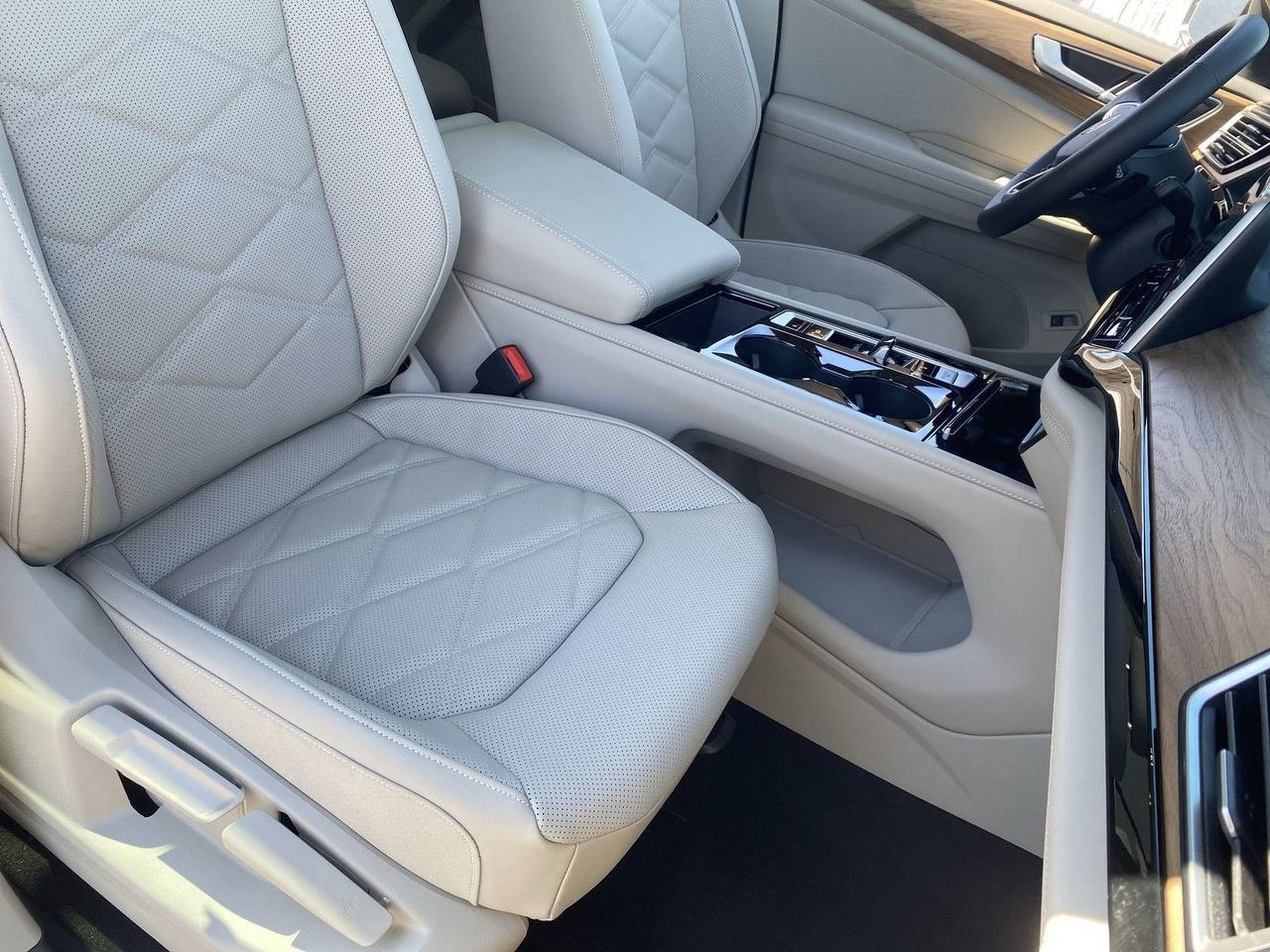 New 2026 Volkswagen Atlas SE image 7
