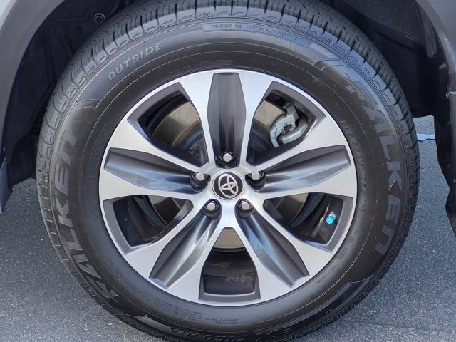 Used 2021 Toyota Highlander XLE AWD/4WD image 14