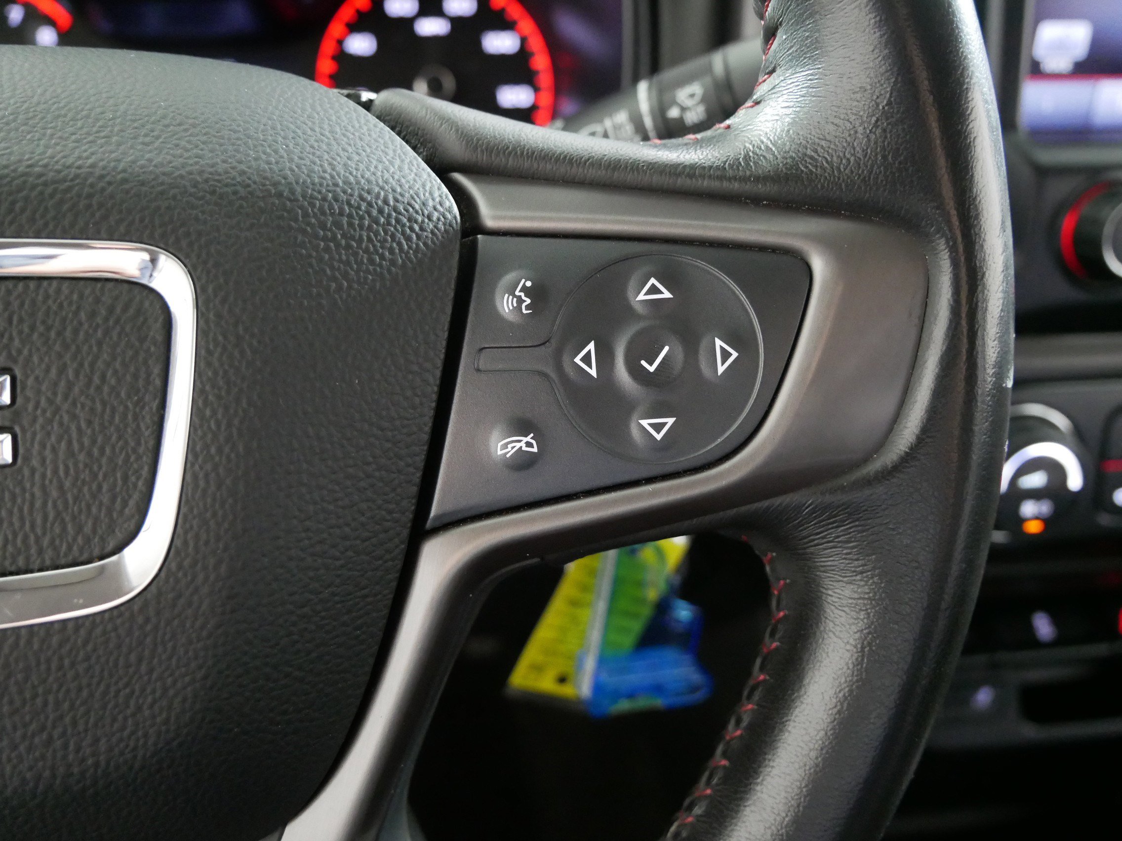 Used 2015 GMC Canyon SLE w/ All-Terrain Package image 28