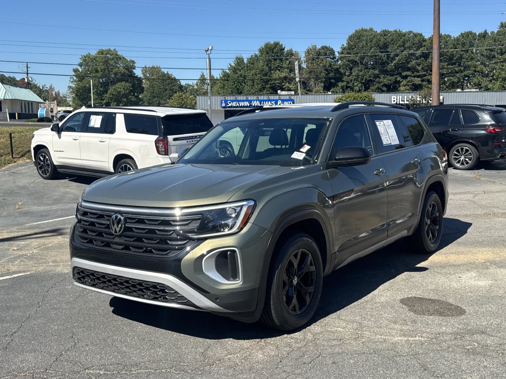 Used 2024 Volkswagen Atlas Peak Edition SE AWD/4WD image 3