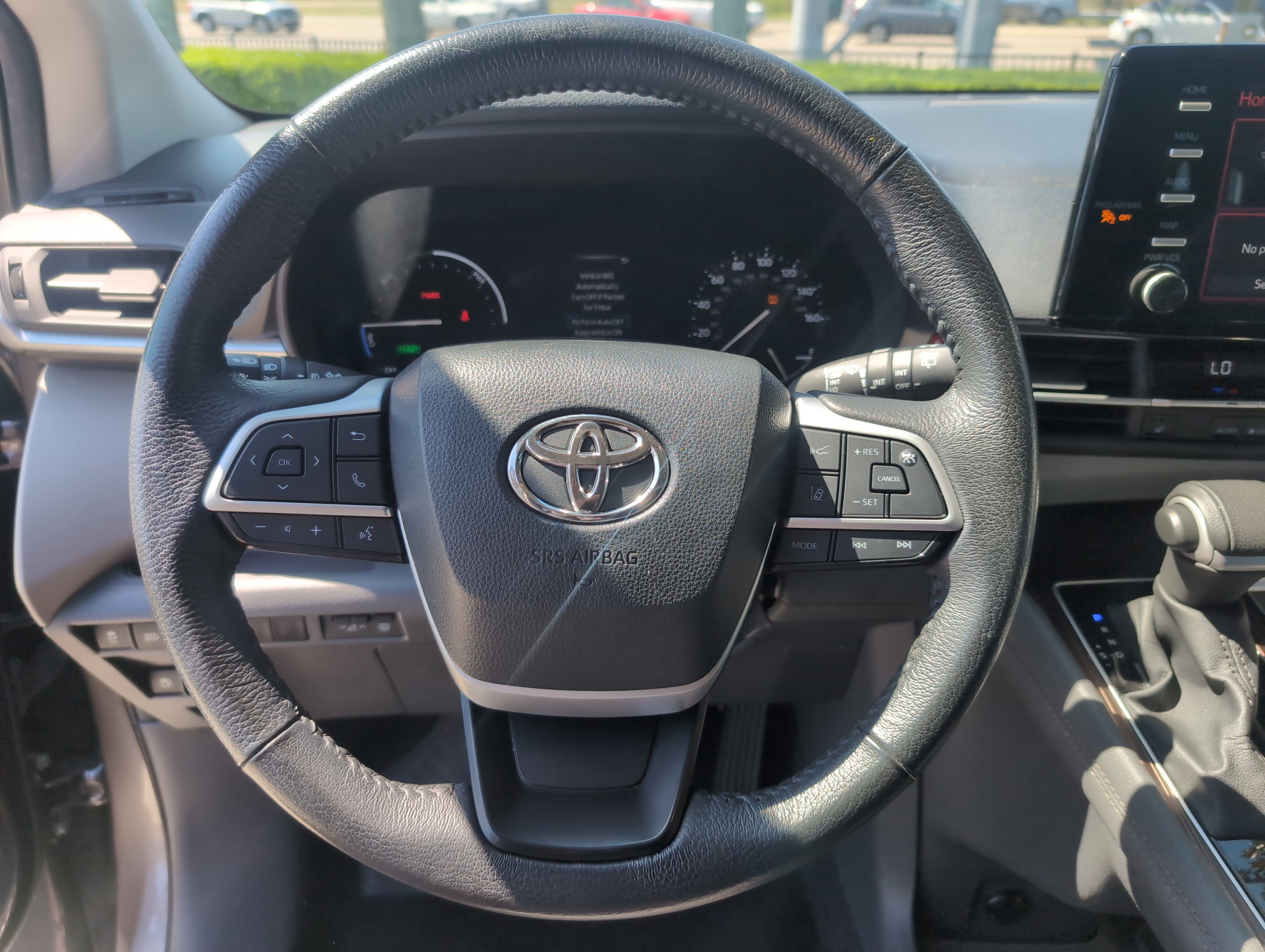 Certified 2024 Toyota Sienna XLE FWD image 17