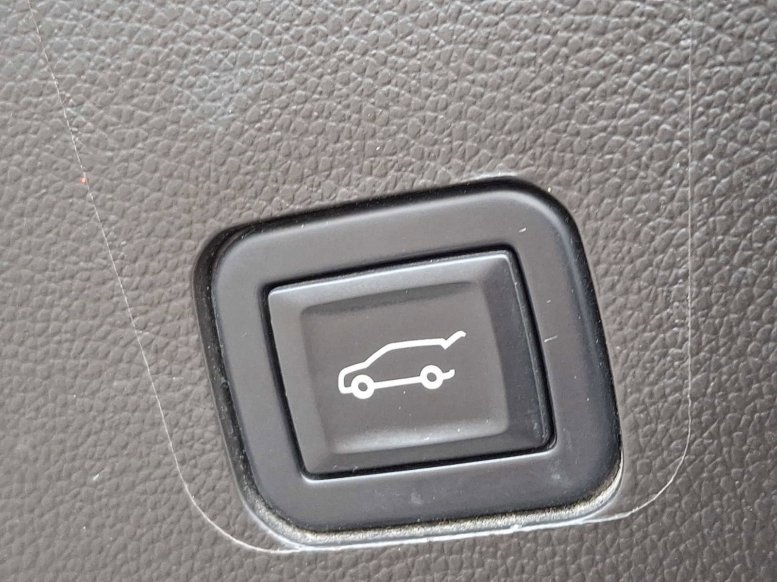 Used 2023 Chevrolet Traverse LT image 28