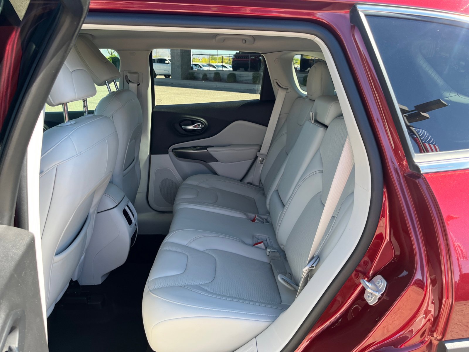 Used 2020 Jeep Cherokee Limited w/ Technology Group image 17