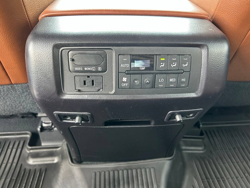 Used 2022 Toyota Sequoia Platinum AWD/4WD image 42