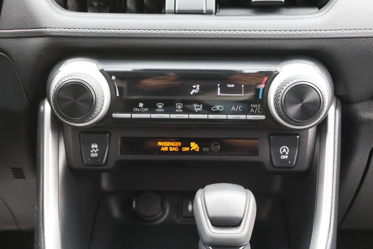 Used 2019 Toyota RAV4 LE AWD/4WD image 21