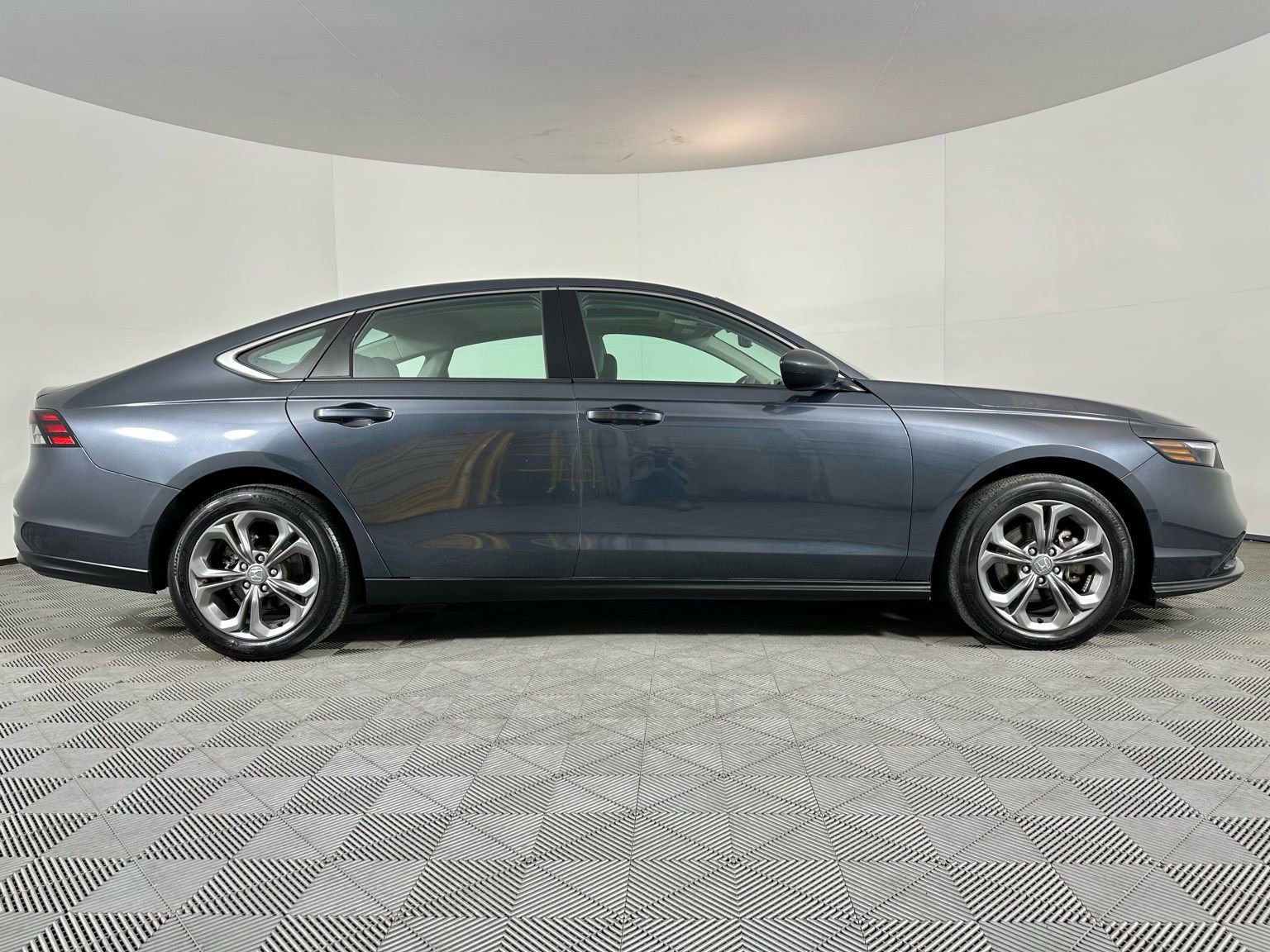 Used 2024 Honda Accord EX image 24