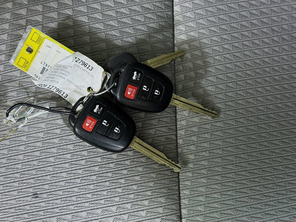 Used 2014 Toyota Camry SE FWD image 30