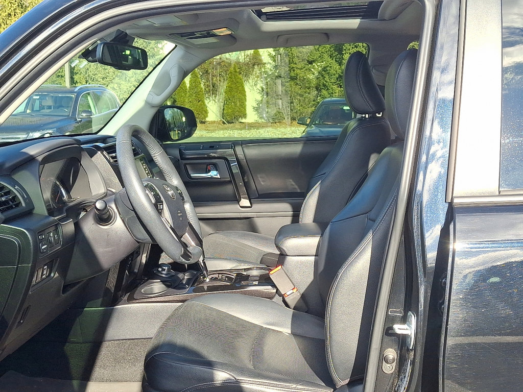 Used 2020 Toyota 4Runner 4WD image 23