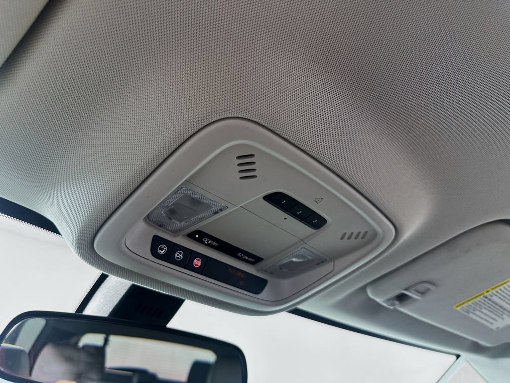 Used 2019 Chevrolet Traverse LT FWD image 32