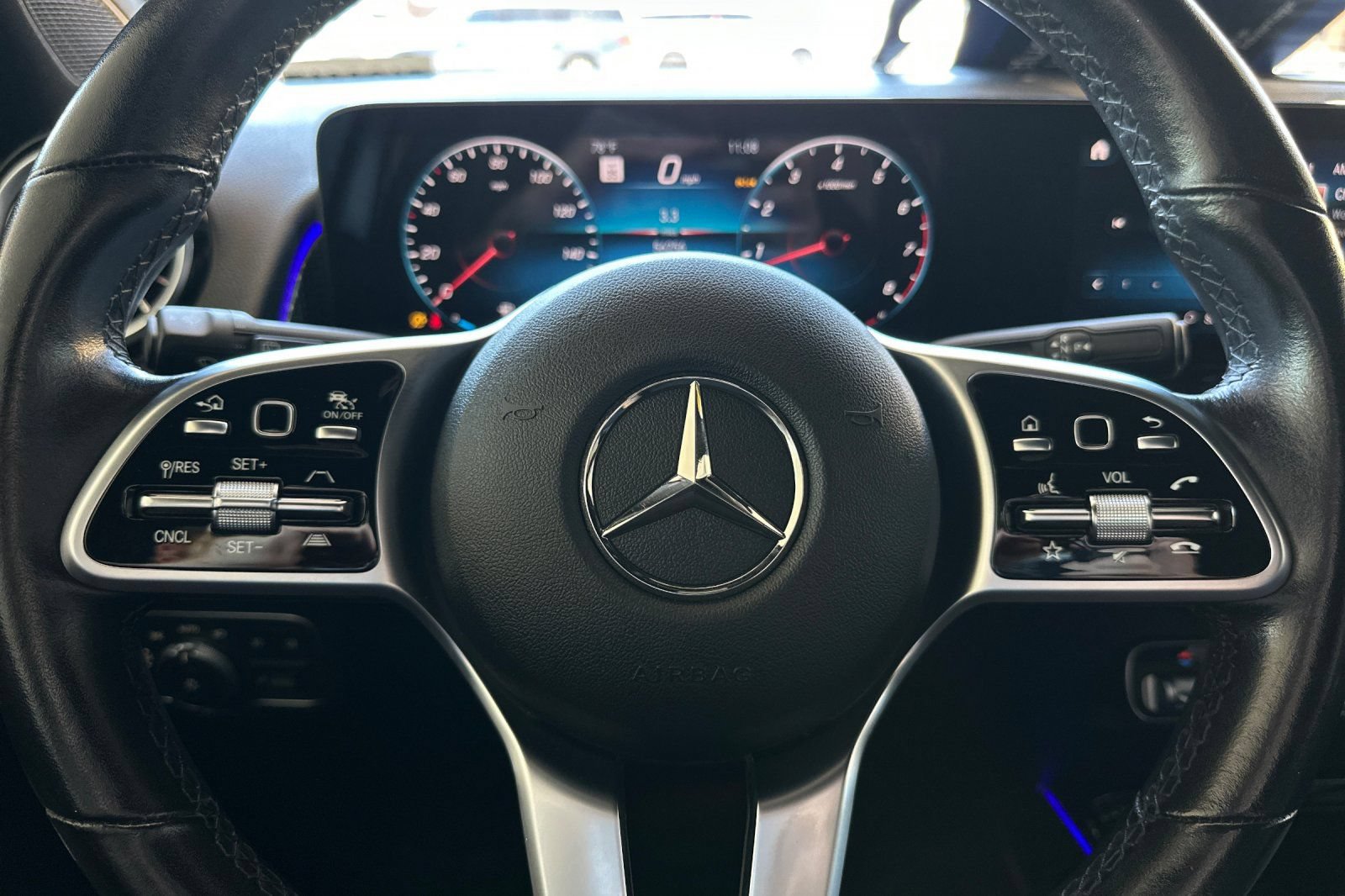 Used 2022 Mercedes-Benz GLB 250 4MATIC image 23