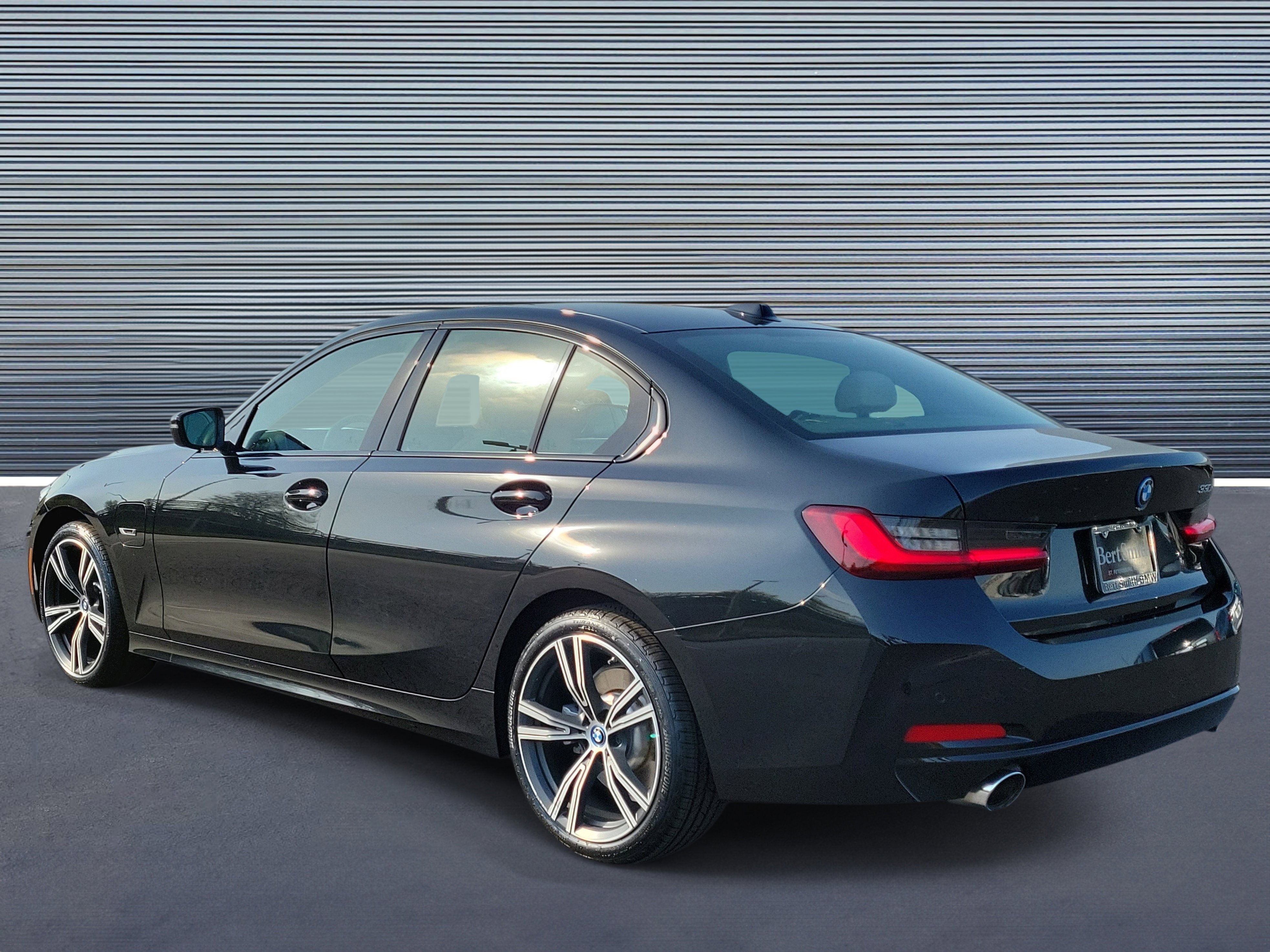 Used 2023 BMW 330e w/ Driving Assistance Package image 4
