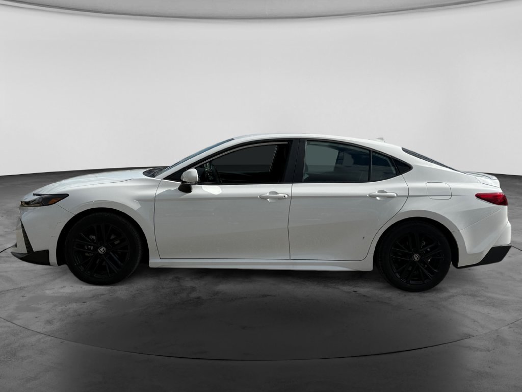 Used 2026 Toyota Camry SE FWD image 5